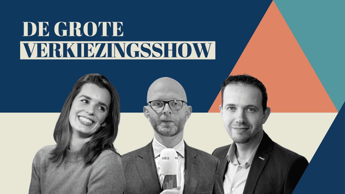 Op de foto zien we de portretten van sprekers Marieke van der Zilver (RTL), Jeroen Stans (Nieuwsuur) en Tom van der Meer (politicoloog, UvA).